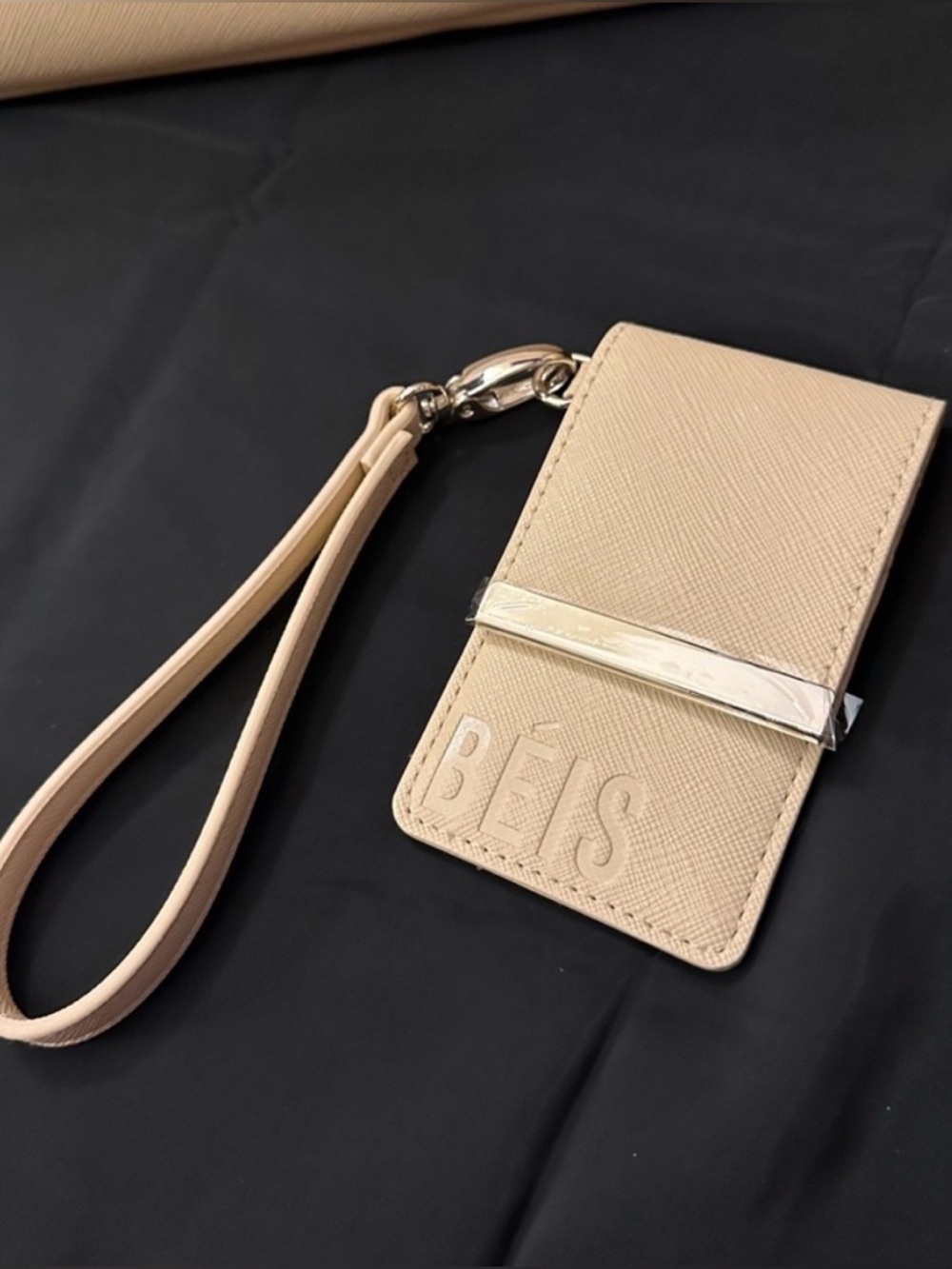 NWOT BÉIS Beige ID Wristlet from Après Ski Collection — Limited Edition & Rare!